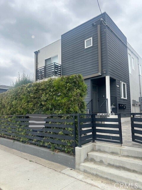 Primary Photo - 515 S Mathews St