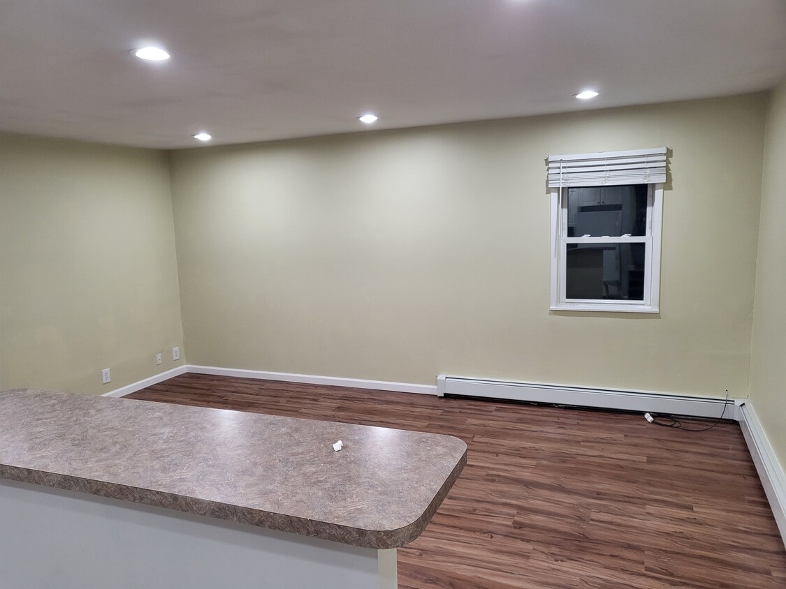 Foto principal - 826 Conklin St