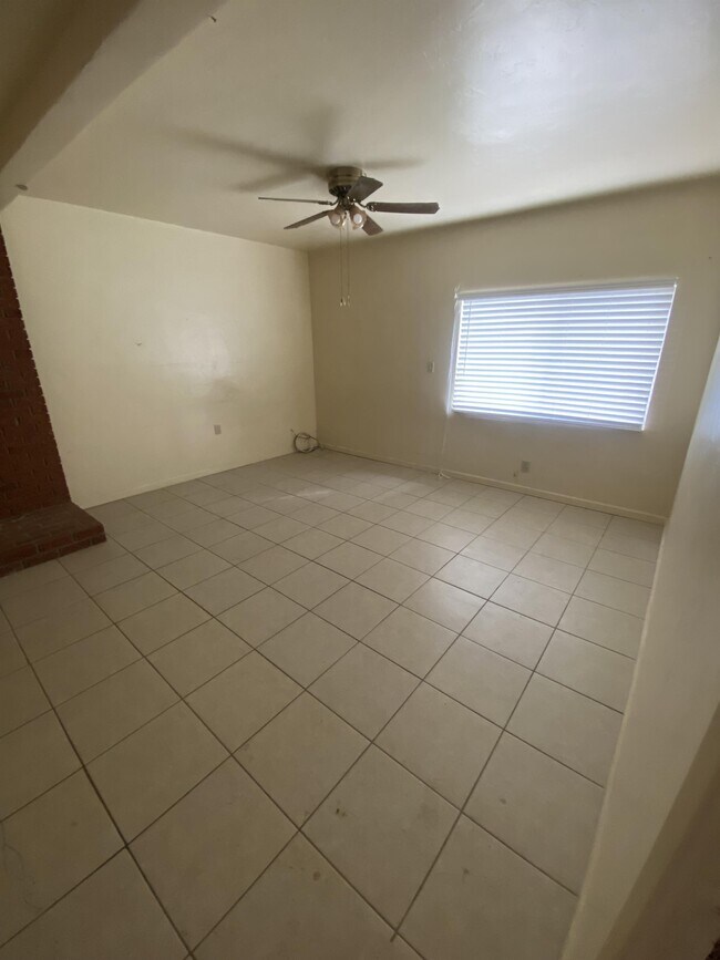 Building Photo - 714 El Toro Dr