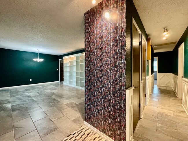 Building Photo - 3604 Jim Robison Dr