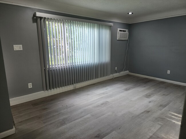 Foto del edificio - 22828 Almond Ave