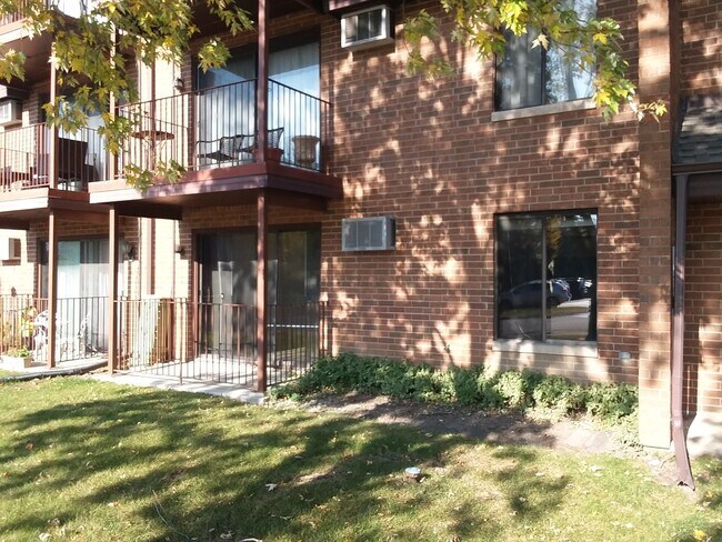 Building Photo - 716 Briar Hill Ln
