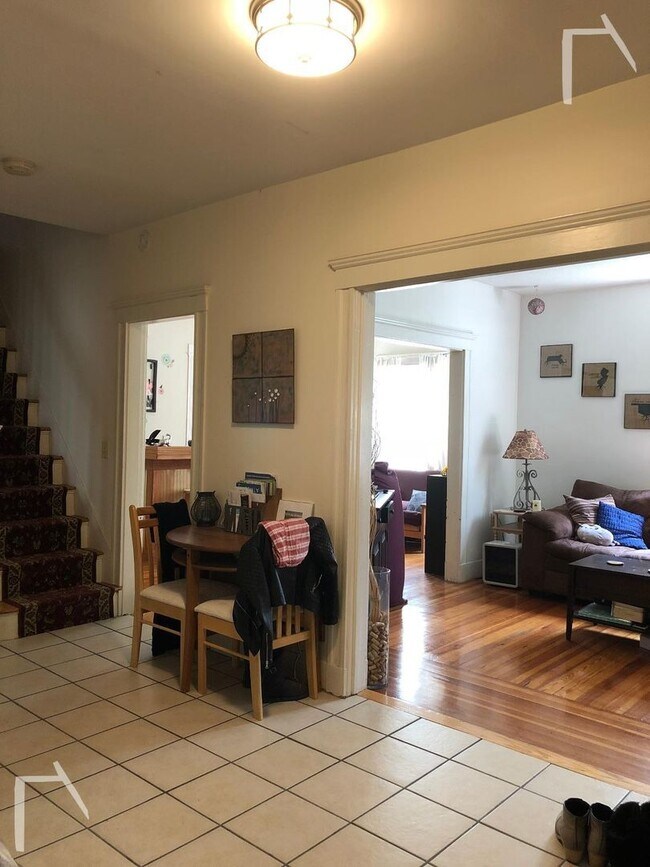 Building Photo - HOT BRIGHTON LISTING!!!!