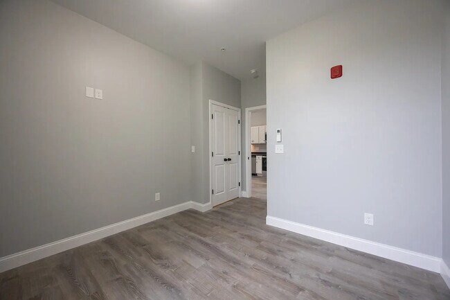 Foto del edificio - 6899 Post Rd