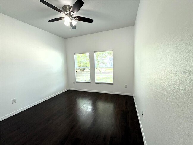 Foto del edificio - 10820 79th St E