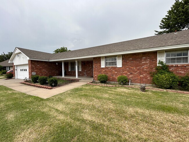 Building Photo - 3117 NW Brent Cir