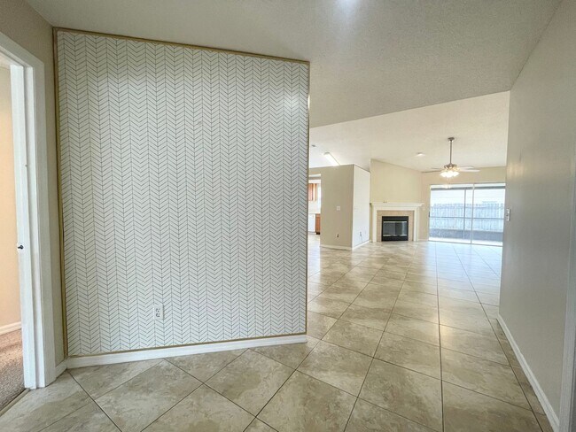 Building Photo - Great Price, 3B/2B Home in Lake Mary - zon...
