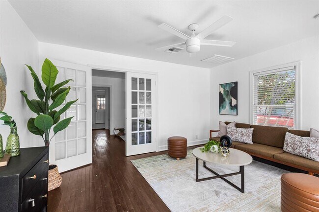 Foto del edificio - 906 Capitol Ct