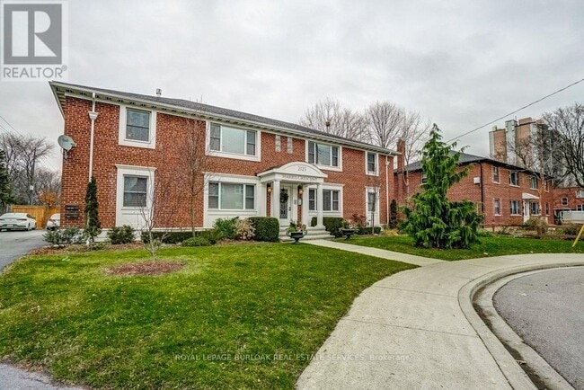 Building Photo - 2123-2123 Harris Crescent