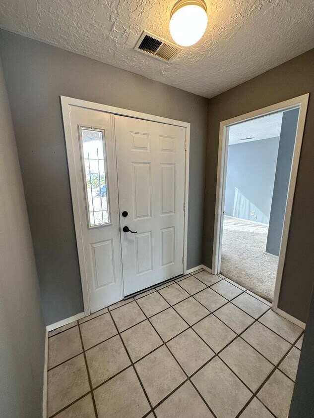 Primary Photo - 3 Bedroom 2 Bathroom New flooring - Move i...