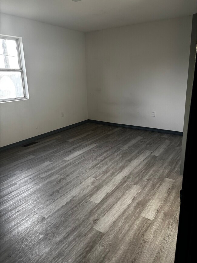 Foto del edificio - 412 E Jordan St