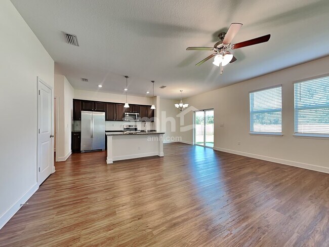 Foto del edificio - 6605 Hidden Rose Pl