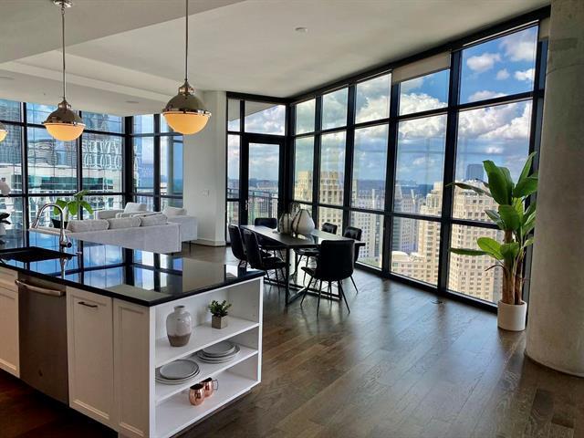 Foto del edificio - 2323 N Akard St