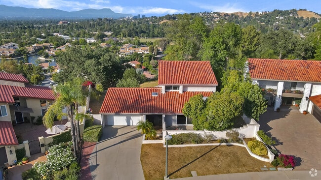 Nestled in greenery - 4352 Park Corona