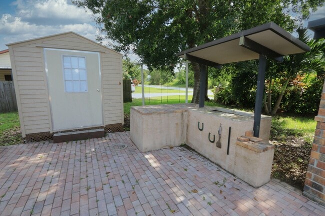 Building Photo - 4811 Seagrape Dr