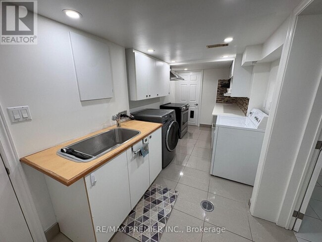 Building Photo - 126 Pioneer Ln