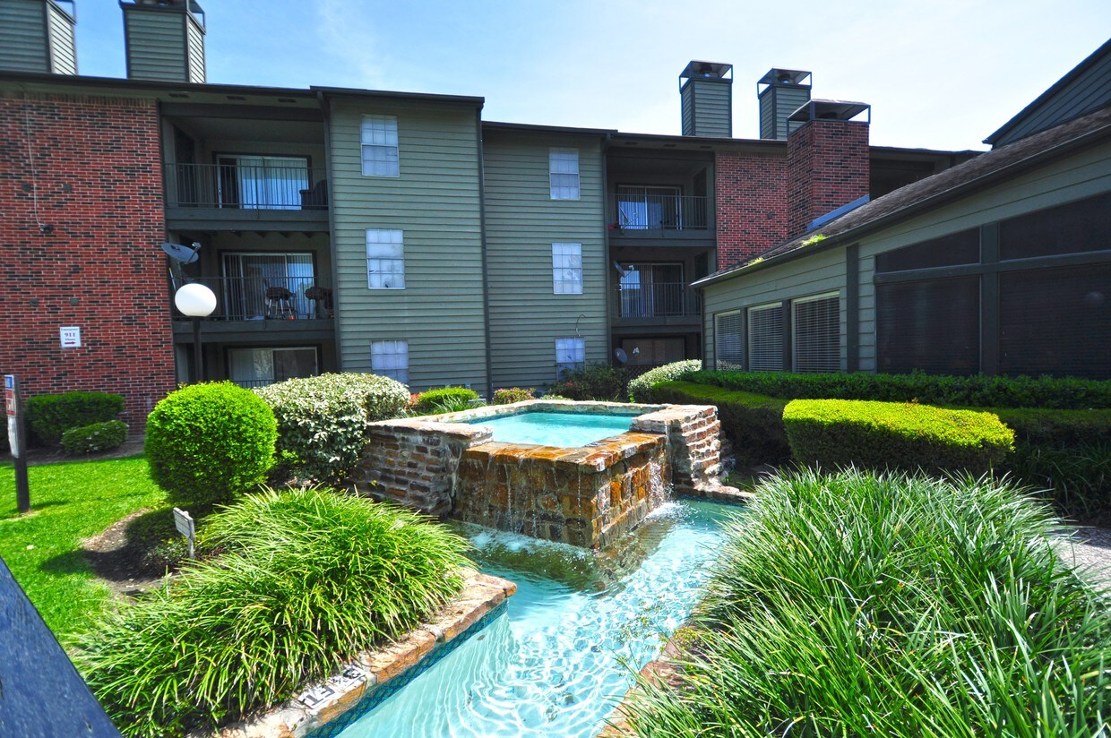 The Worthington at the Beltway Apartments 1350 Greens Pky Houston, TX