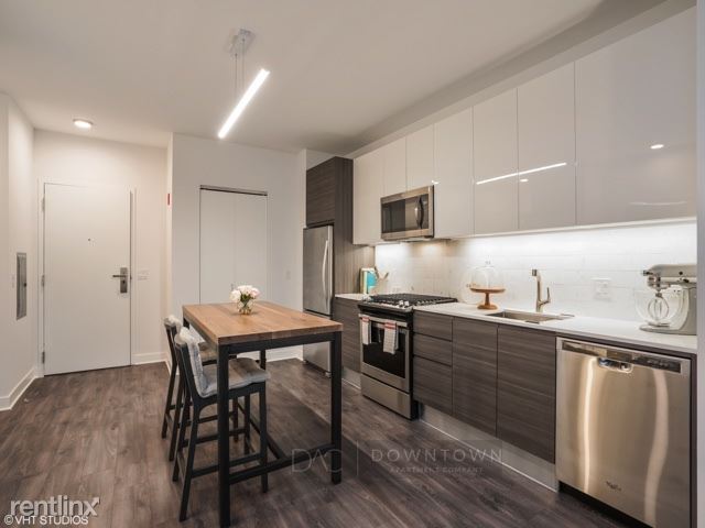 Building Photo - 1 br, 1 bath Apartment - 150 W Hubbard St