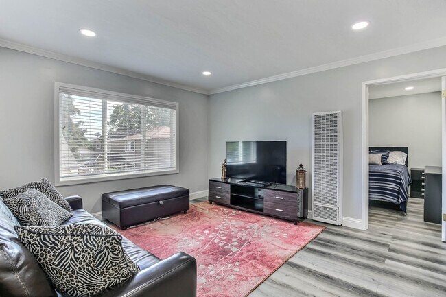 Foto del edificio - 148 E Iowa Ave