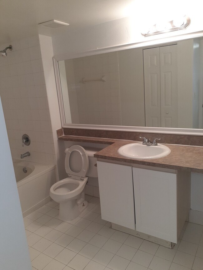 Foto del edificio - COZI/HOMELEY 1BED/1BATH CONDO UNIT ON 2ND ...