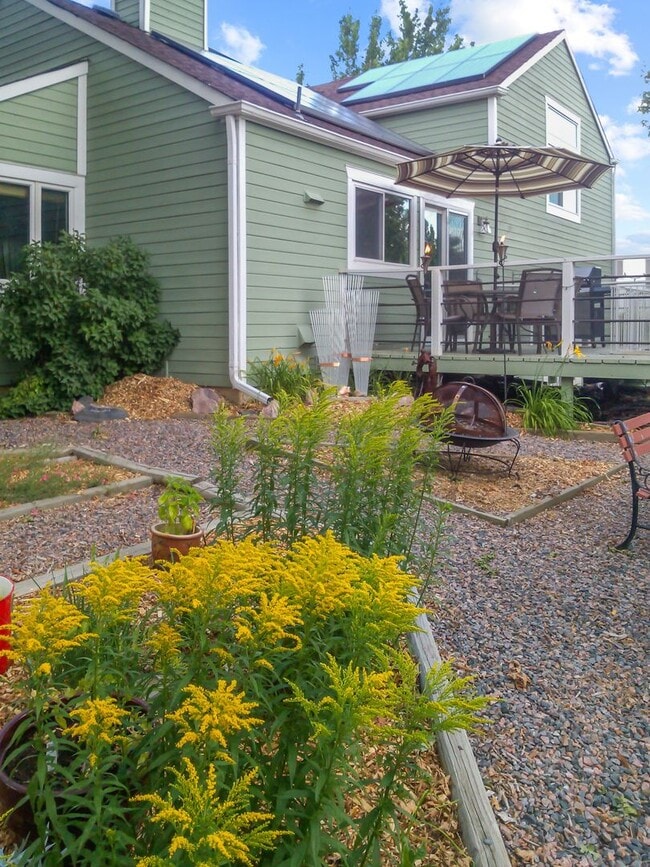 Building Photo - Comfy, 3 Bedroom Modern Home with Solar Power and Lots of Open Living Areas