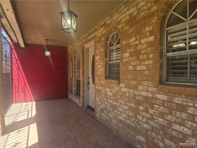 Building Photo - 33 Highland Park Ave