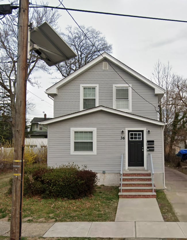 Building Photo - 36 Maple Ave