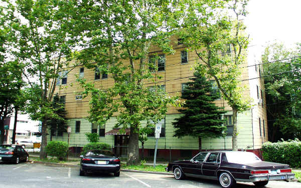 Foto del edificio - 214 Mallory Ave