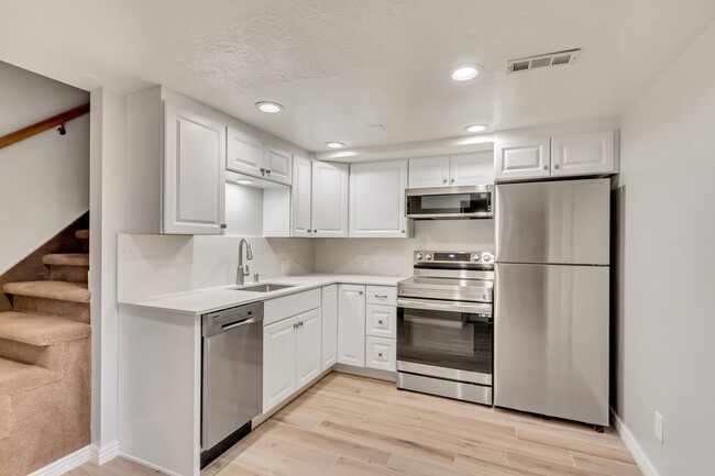 Building Photo - 2925 S White Cir
