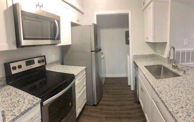 Primary Photo - Sweet 2-Bedroom Garden Condo in South Char...