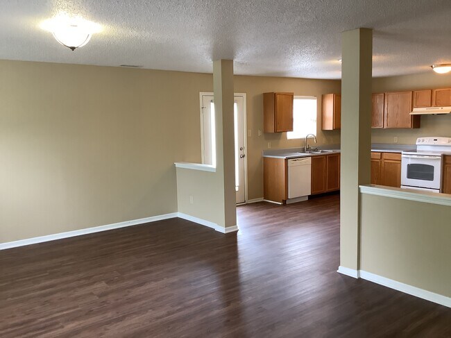 Building Photo - 10176 Cumberland Pointe Blvd