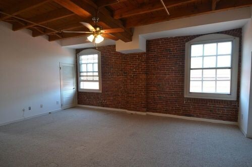 Primary Photo - 225 Arch St