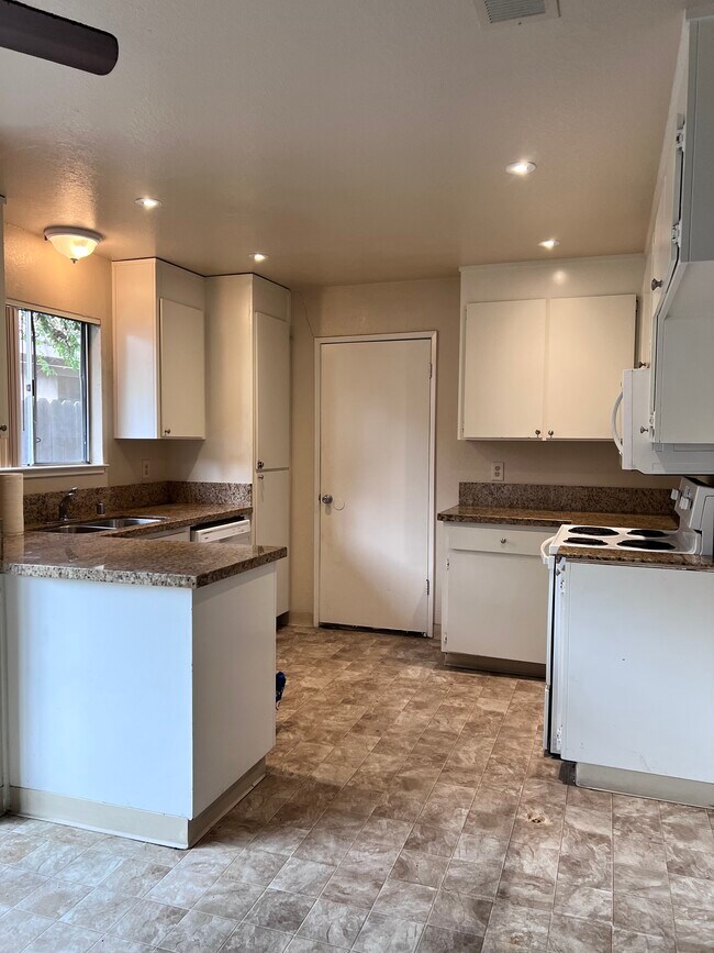Foto del edificio - 5619 Blackoak Ct