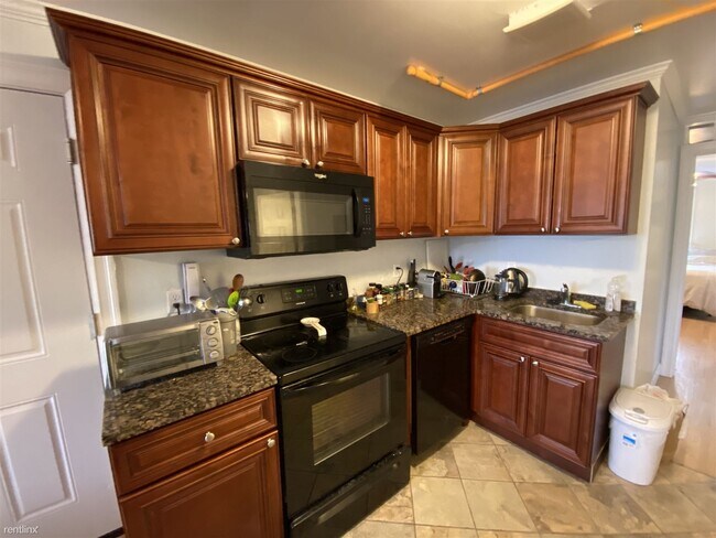 Building Photo - 2 br, 1 bath  - 1000 E Ann St Apt 7 #7