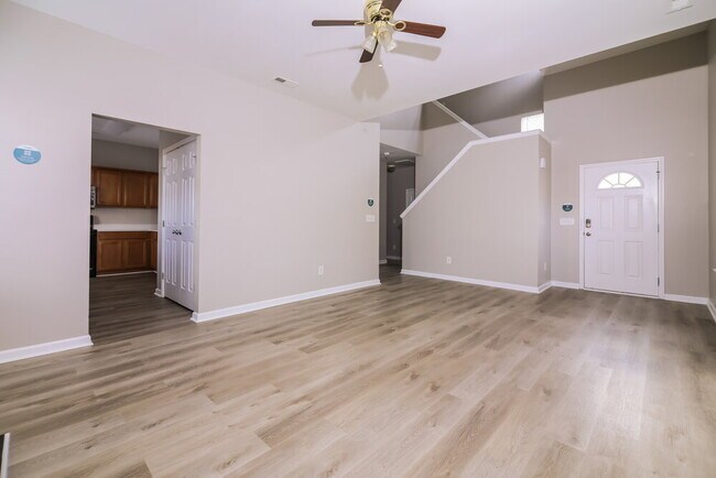 Foto del edificio - 5817 Weddington Rd