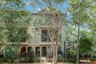Building Photo - 6128 Hamman St