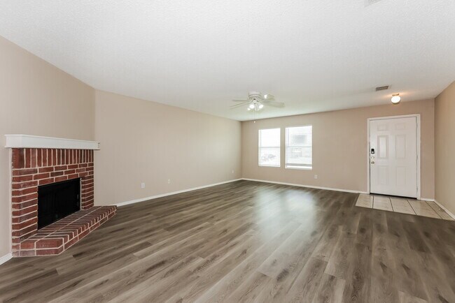 Foto del edificio - 4054 Hunters Creek Dr