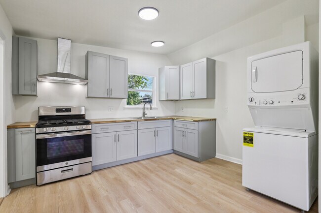 Foto del edificio - 4307 Skelton Dr