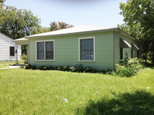 Building Photo - 3418 Shelby Ave