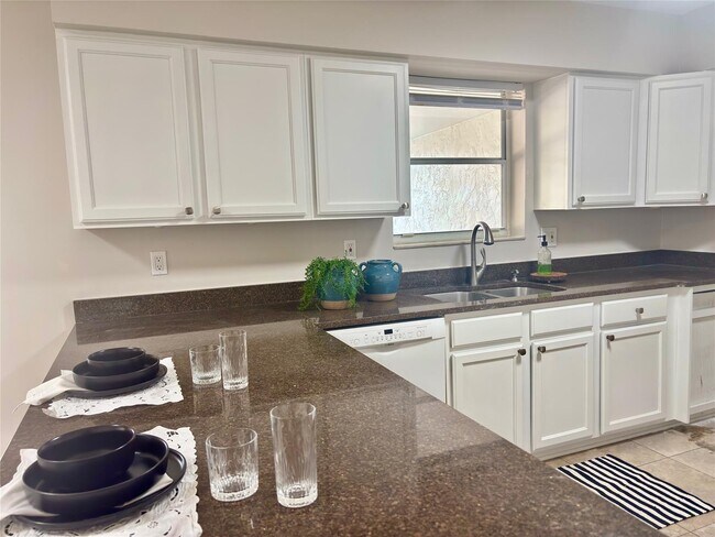 Foto del edificio - 10935 Gable St