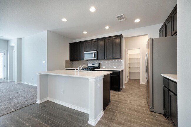 Building Photo - Brand new 4B/3B home in Saddlecreek!