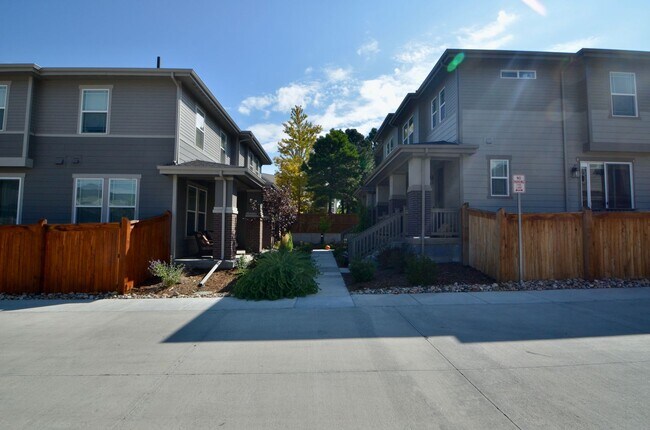 Photo - 3 bd/2.5 ba Townhome!