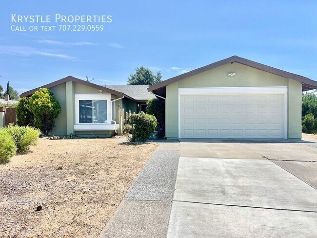 Building Photo - Immaculate, spacious home with open floor ...