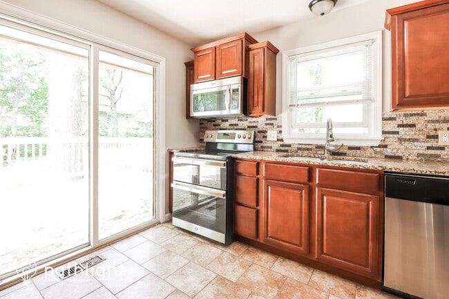Building Photo - 9420 Hardy Dr