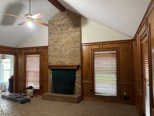 Building Photo - 505 Huckleberry Dr
