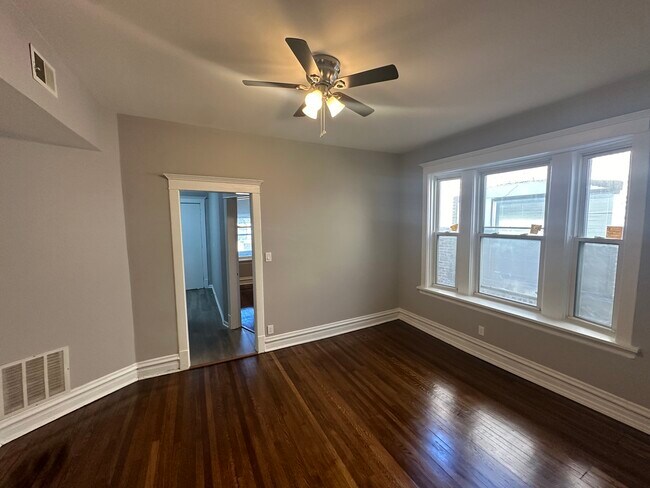Foto del edificio - 6110 S Ingleside Ave