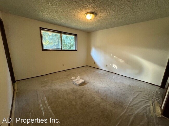 Foto del edificio - 3 br, 1.5 bath House - 141 NE 40th Ave.