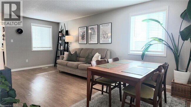 Photo du bâtiment - 16 Ridgeway Crescent