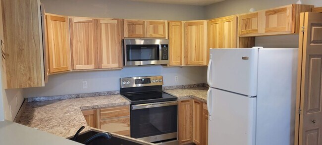 Building Photo - 3bed 2 bath