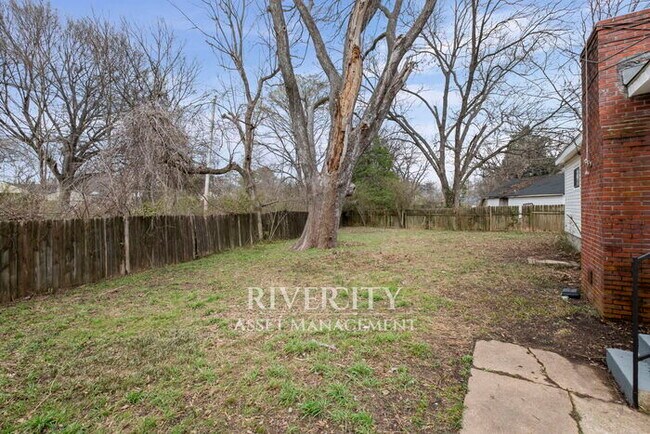 Building Photo - Beautifully Renovated 3 Bed / 2 Bath Home with Over 1,700 Sq Ft!